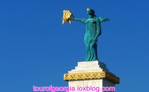 مجسمه بنای یادبود مده آ یا تندیس مده آ -Medea statue